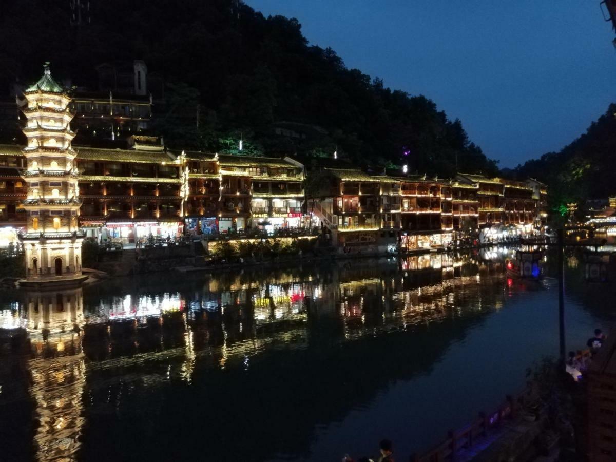 沱江缘民宿 Phượng Hoàng cổ trấn Ngoại thất bức ảnh