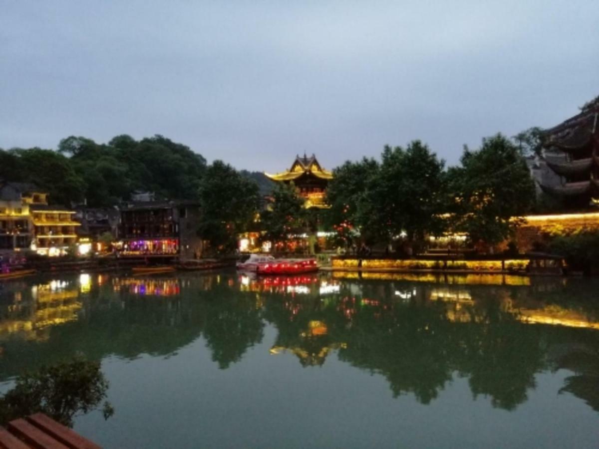 沱江缘民宿 Phượng Hoàng cổ trấn Ngoại thất bức ảnh